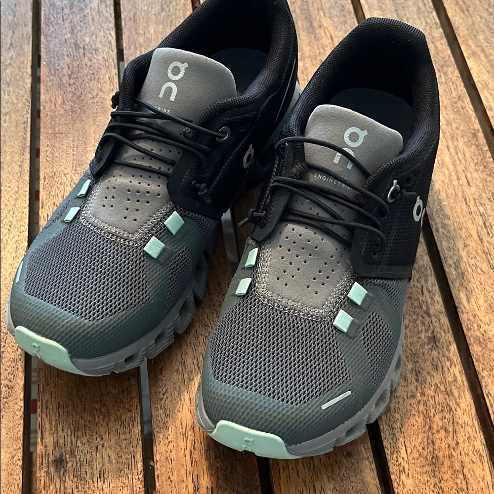 On Running Women's Sneakers in Gray & Black gently worn indoors size 6
